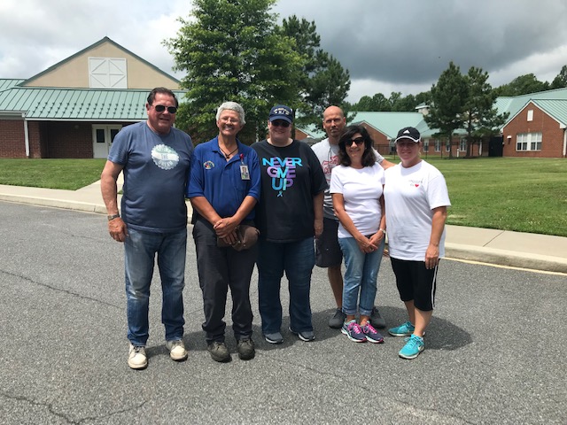 Long & Foster volunteers shown are (l-r) John Howard, Jeff Wootten, Traci Clow, Sean Richardson, Denise Hoban and Anne Vogel.